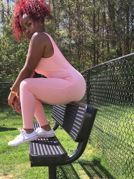 「kicks」｜「アイテム（オールインワン・サロペット）」を使った、Paige Johnsonさん（レディース・157cm）の春コーディネート