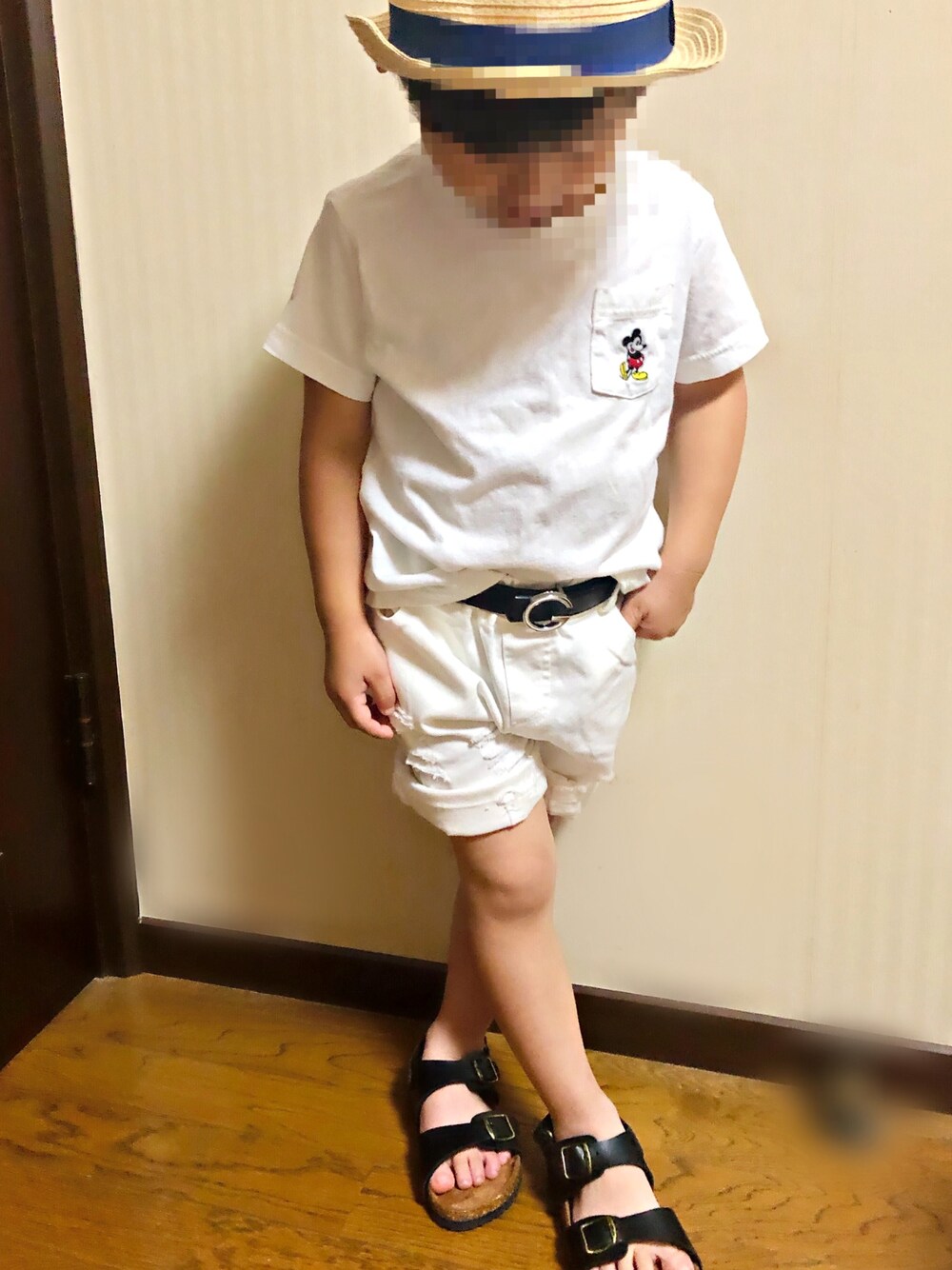 「UNIQLOのアイテム（Tシャツ/カットソー、ホワイト系）」を使った、kuuuu09さん（キッズ・100cm）の秋コーディネートの1枚目の写真