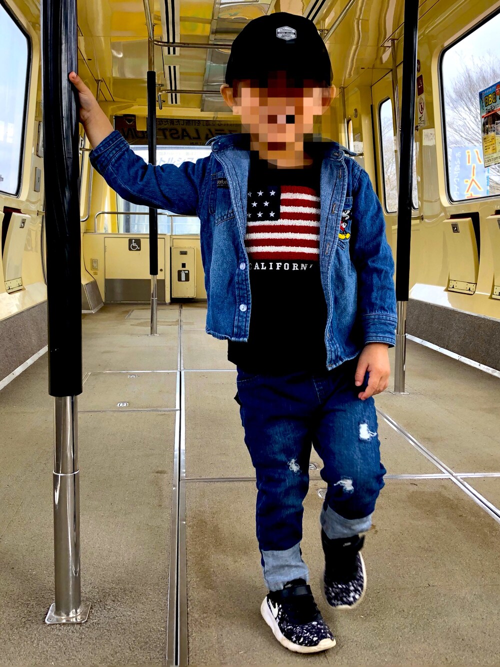 「NIKEのアイテム（スニーカー、ブラック系）」を使った、kuuuu09さん（キッズ・100cm）の秋コーディネートの1枚目の写真