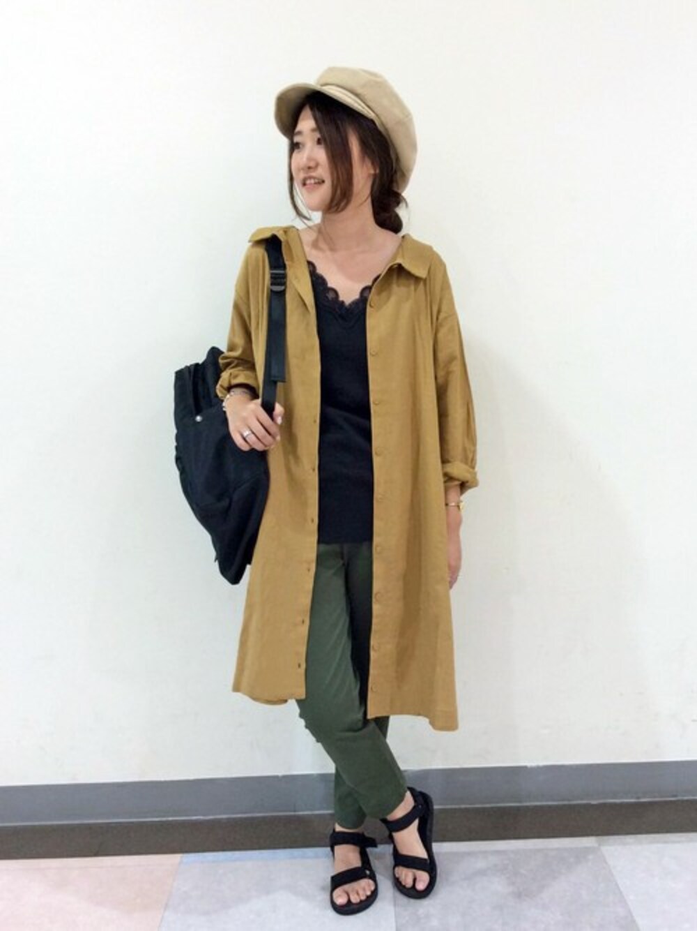 「テーパードパンツ、ワンピース、キャスケット、大人カジュアル、3way、タンクトップ、スリムパンツ、羽織り、LBC、初秋コーデ」｜「LBCの3wayワンピース（ワンピース、イエロー系）」を使った、HARUさん（レディース・156cm）の夏コーディネートの1枚目の写真