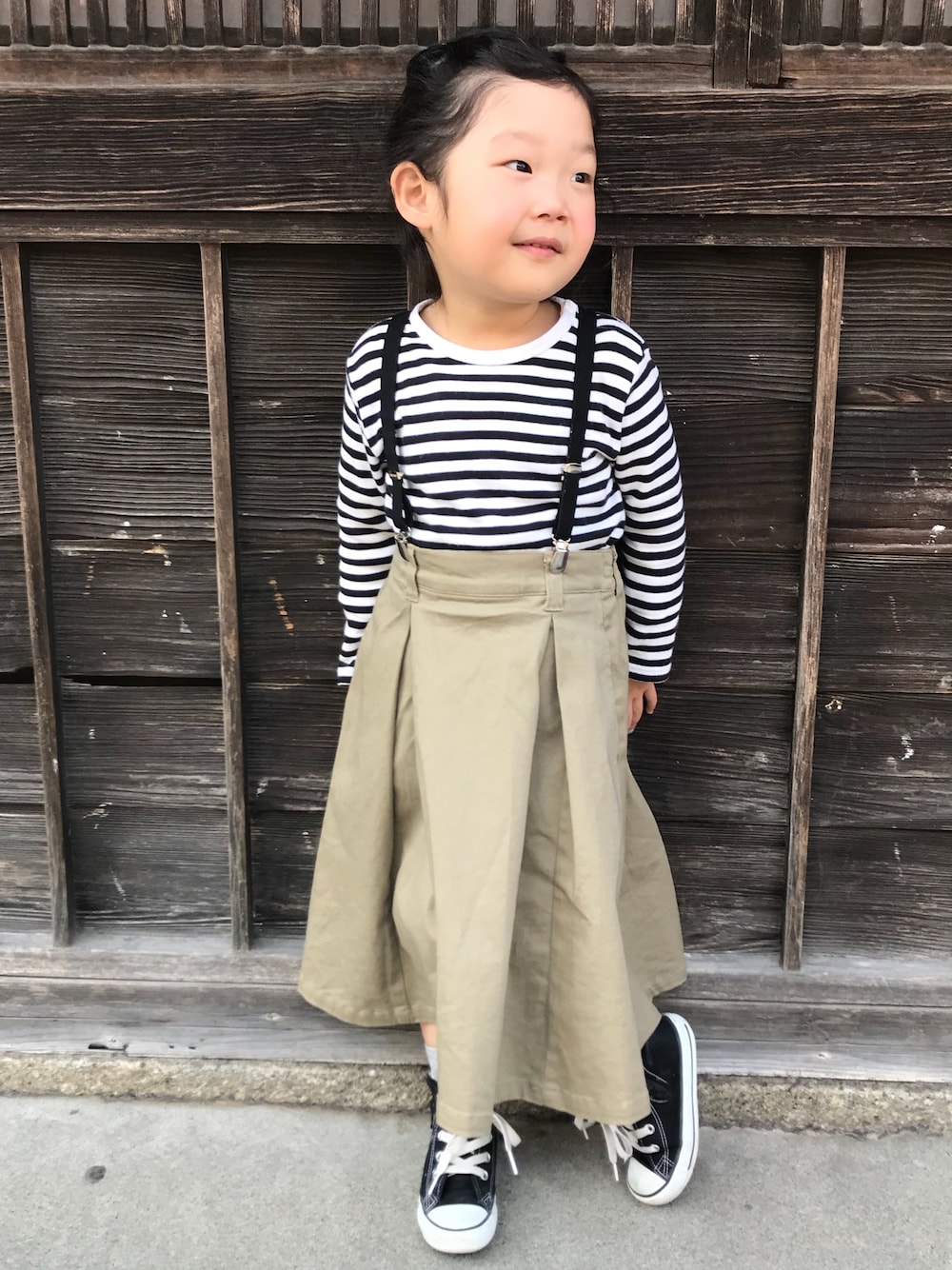 「女の子、おんなのこ、カジュアル、キッズ、キッズコーデ、キッズファッション、ボーダー」｜「GLOBAL WORKの【キッズ】ストレッチチノフレアミディスカート/774287（スカート、ベージュ系）」を使った、ⓣⓢⓤさん（キッズ・100cm）の春コーディネートの1枚目の写真