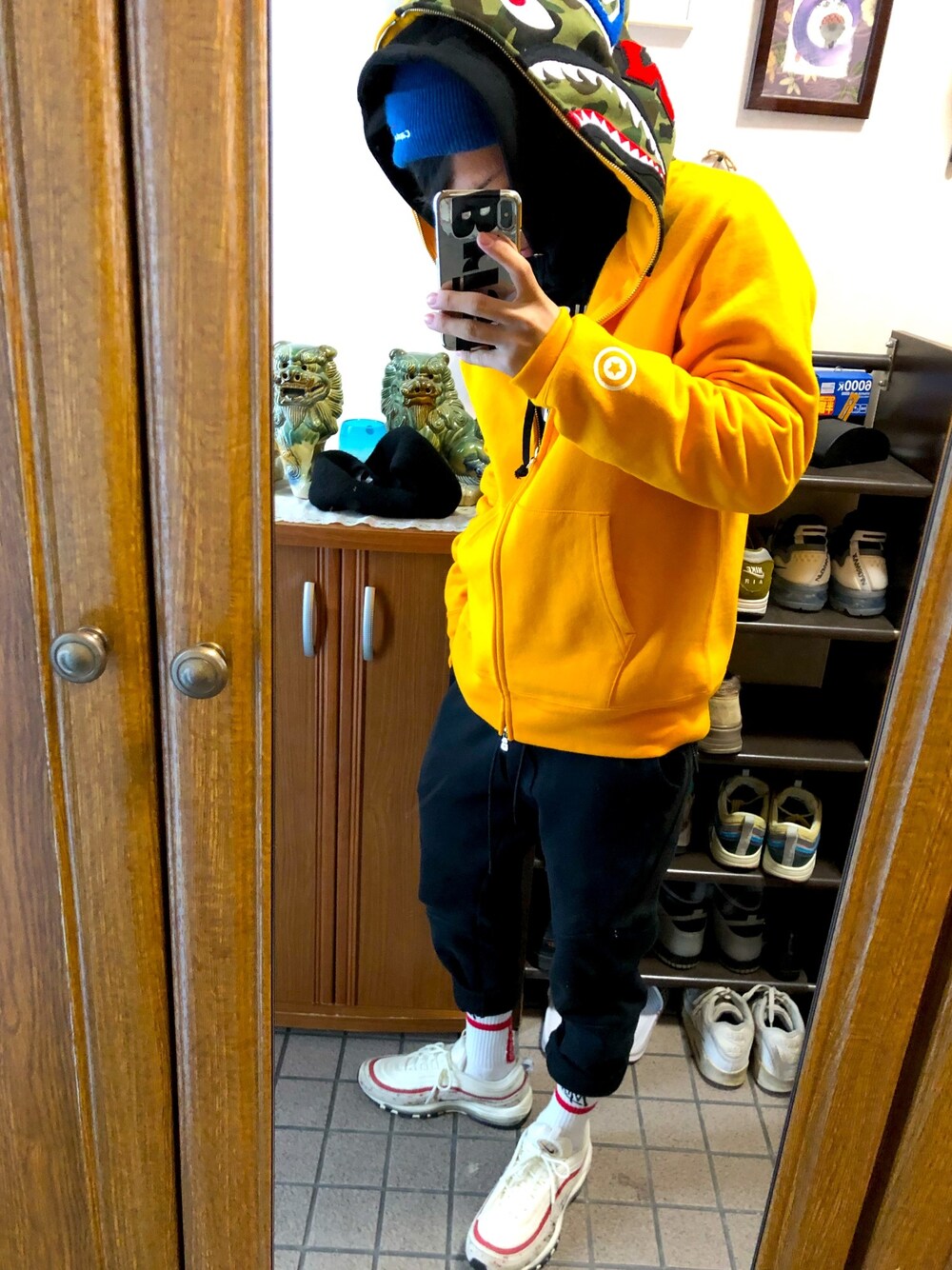 「A BATHING APEのSHARK FULL ZIP HOODIE M（パーカー、イエロー系）」を使った、kainike0802さん（メンズ・160cm）の春コーディネートの1枚目の写真