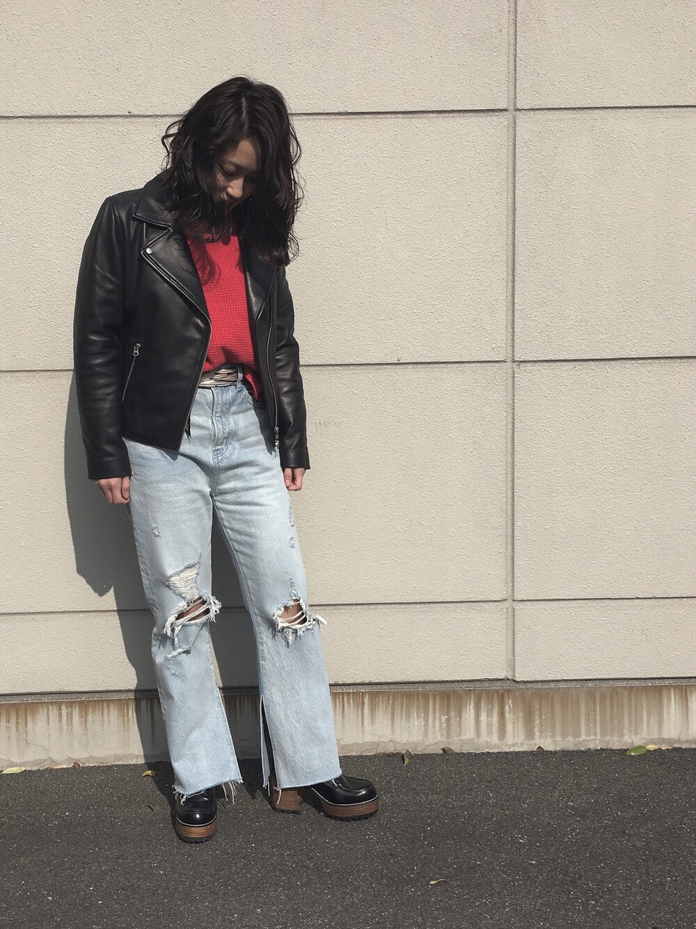 「オトナカジュアル、春コーデ、おしゃれさんと繋がりたい、デニムパンツ、大学生、低身長、カジュアル、シンプル、パンツスタイル、レザージャケット」｜「JEANASISのWレザージャケット/780409（ライダースジャケット、ブラック系）」を使った、りこぴんさん（レディース・154cm）の冬コーディネートの1枚目の写真