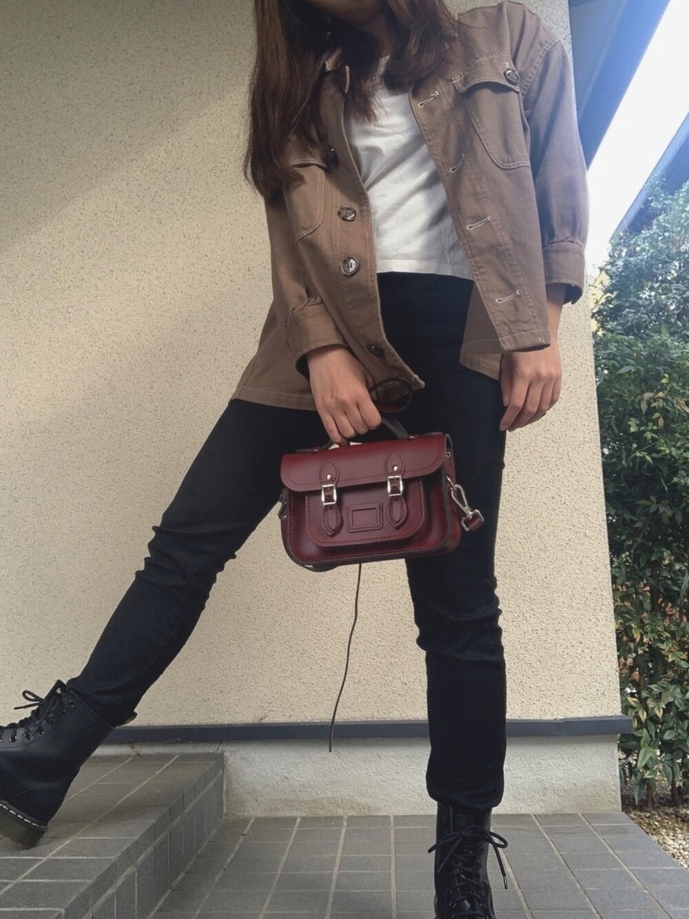 「The Cambridge Satchel CompanyのTHE CAMBRIDGE SATCHEL COMPANY Handbags（ショルダーバッグ、ブラウン系）」を使った、Nabechanさん（レディース・155cm）の秋コーディネートの1枚目の写真