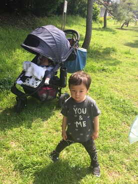 「ZARA KIDSのアイテム（Tシャツ/カットソー、グレー系）」を使った、︎masanpaさん（キッズ・90cm）の春コーディネート