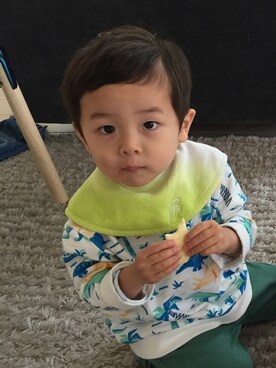 「ZARA KIDSのアイテム（Tシャツ/カットソー、グリーン系）」を使った、︎masanpaさん（キッズ・90cm）の春コーディネート