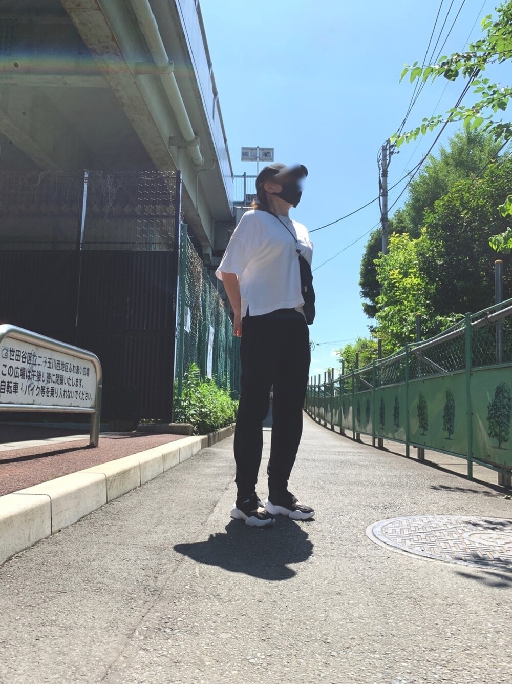「夏、黒白コーデ、プチプラ、NIKE、リラックススタイル、シンプル、ユニクロ、低身長コーデ、GUコーデ」｜「UNIQLOのアイテム（その他パンツ、ブラック系）」を使った、Mayumuuさん（レディース・154cm）の春コーディネートの1枚目の写真