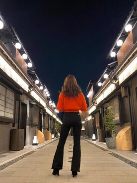 「SLY（スライ）のCALL BLACK HW C／P FLARE PT-E/ブラックフレア パンツ（デニムパンツ、ブラック系）」を使った、れいなさん（レディース・155cm）の冬コーディネート