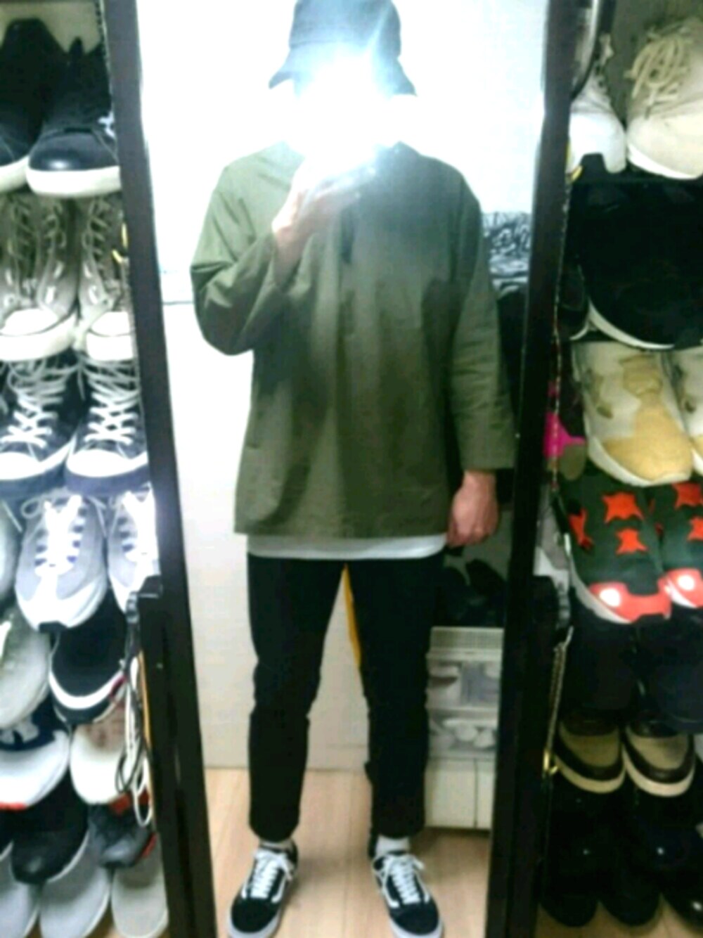 「VANSのVANS ヴァンズ OLD SKOOL オールドスクール VN-0D3HY28 BLACK（スニーカー、ブラック系）」を使った、高さん（メンズ・176cm）の冬コーディネートの1枚目の写真