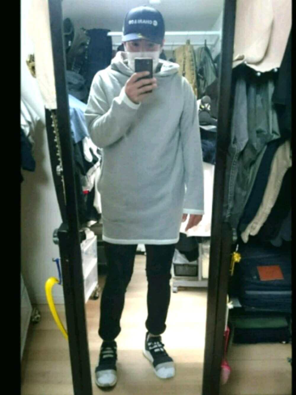 「MONO-MARTのロング丈オーバーサイズプルオーバーBIGパーカー(MONO-MART)2018SS（パーカー、グレー系）」を使った、高さん（メンズ・176cm）の春コーディネートの1枚目の写真