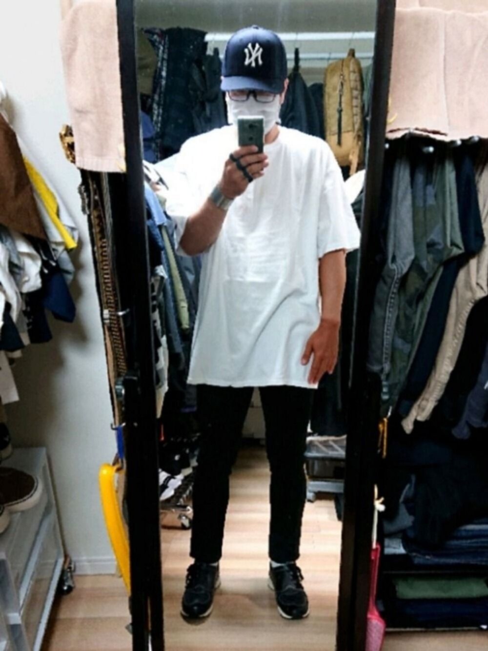 「foot the coacherのfoot the coacher × TAKAHIRO MIYASHITA The SoloIst / f.a.s.t. side lace steer（スニーカー、ブラック系）」を使った、高さん（メンズ・176cm）の夏コーディネートの1枚目の写真