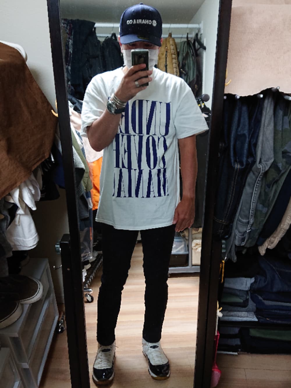 「NIKEのjordan11（スニーカー、ホワイト系）」を使った、高さん（メンズ・176cm）の秋コーディネートの1枚目の写真