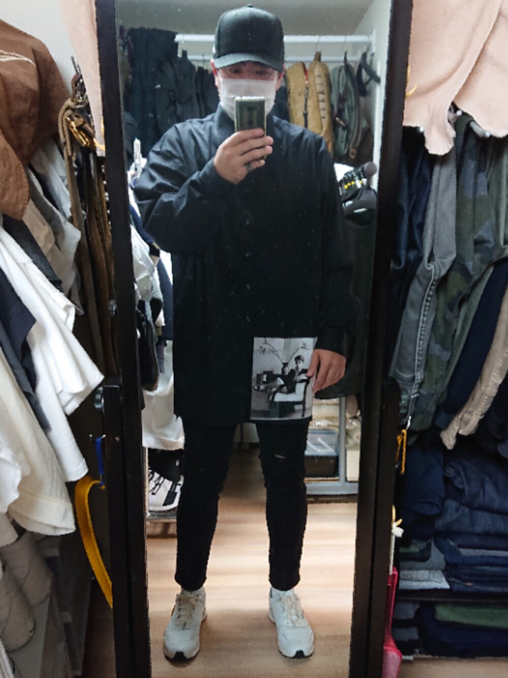 「foot the coacherのアイテム（スニーカー、ホワイト系）」を使った、高さん（メンズ・176cm）の秋コーディネートの1枚目の写真