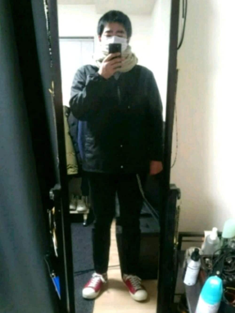 「UNDERCOVERのUCP9F03 - MAD ARCHIVES -（スニーカー、ホワイト系）」を使った、高さん（メンズ・176cm）の冬コーディネートの1枚目の写真