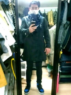 「UNDERCOVER（アンダーカバー）のアイテム（ステンカラーコート）」を使った、高さん（メンズ・176cm）の春コーディネート