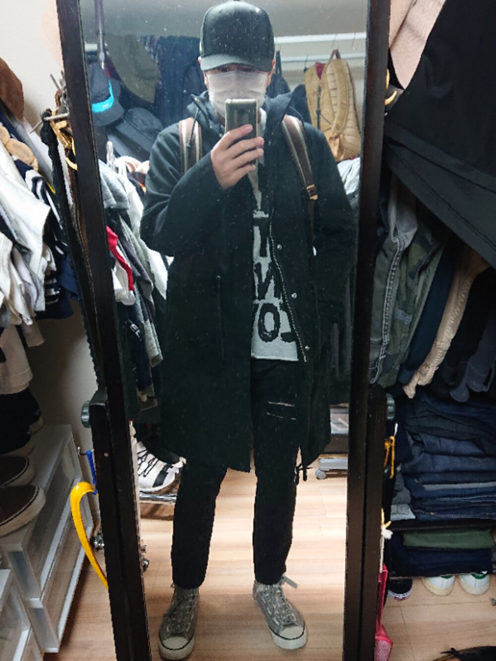 「UNDERCOVERのUNDERCOVER × TAKAHIRO MIYASHITA The Soloist（スニーカー、グレー系）」を使った、高さん（メンズ・176cm）の冬コーディネートの1枚目の写真