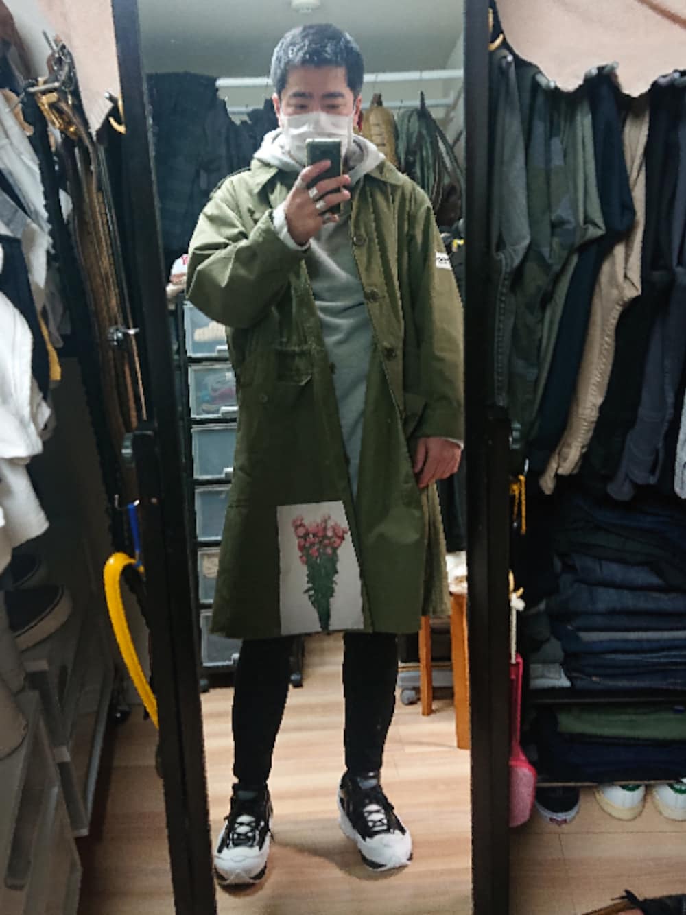 「adidas by RAF SIMONSの【adidas by RafSimons/アディダスバイラフシモンズ】スニーカー（スニーカー、ホワイト系）」を使った、高さん（メンズ・176cm）の冬コーディネートの1枚目の写真