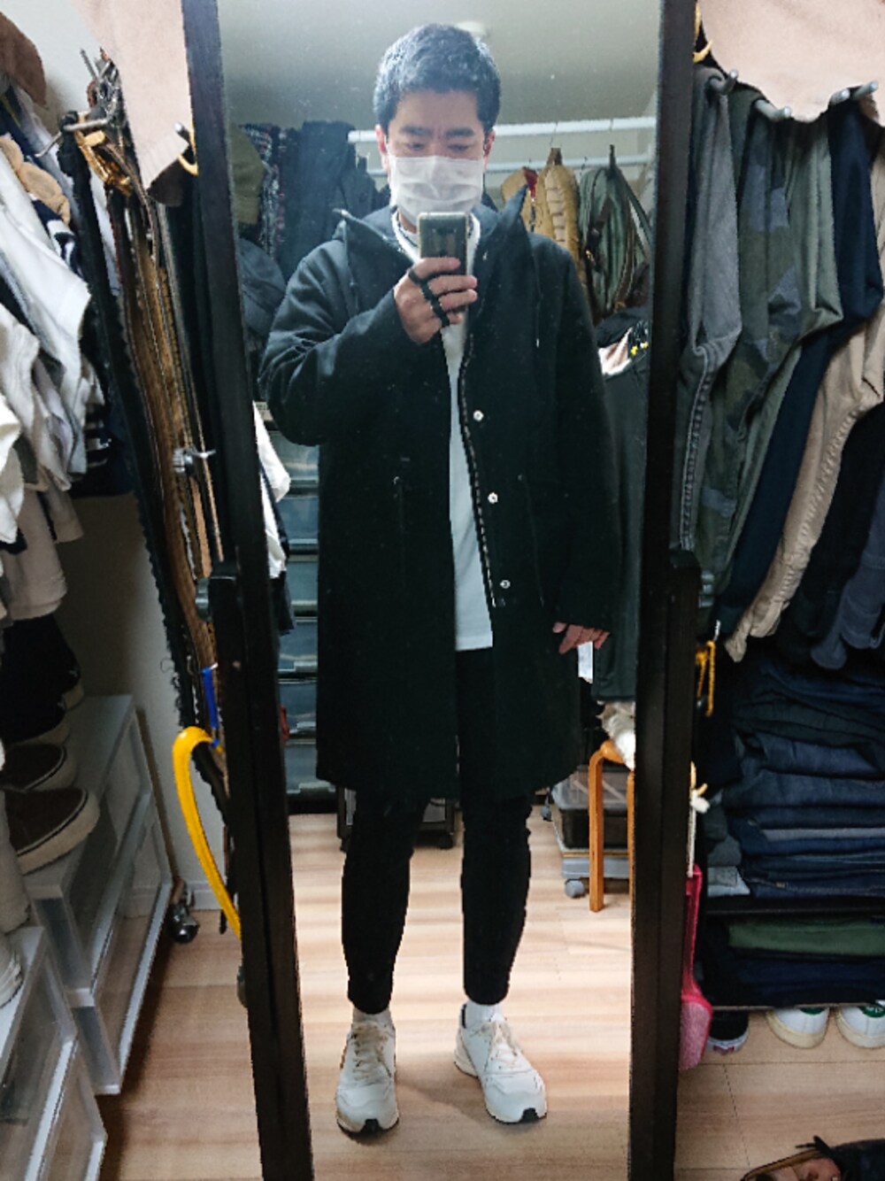 「foot the coacherのアイテム（スニーカー、ホワイト系）」を使った、高さん（メンズ・176cm）の冬コーディネートの1枚目の写真