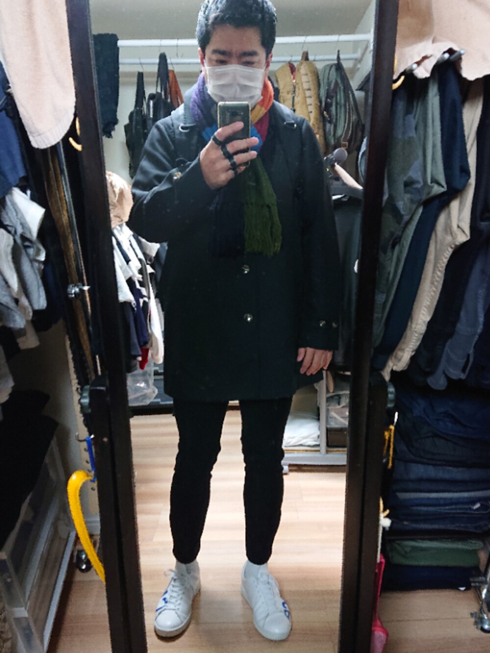 「UNDERCOVERのアイテム（スニーカー、ホワイト系）」を使った、高さん（メンズ・176cm）の冬コーディネートの1枚目の写真