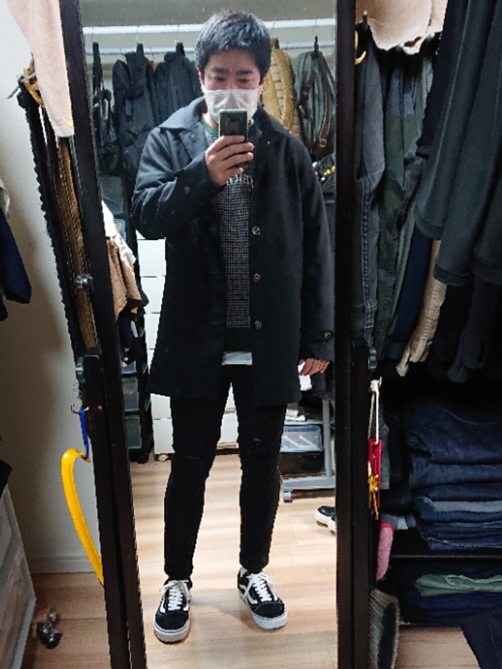 「VANSのVANS ヴァンズ OLD SKOOL オールドスクール VN-0D3HY28 BLACK（スニーカー、ブラック系）」を使った、高さん（メンズ・176cm）の冬コーディネートの1枚目の写真