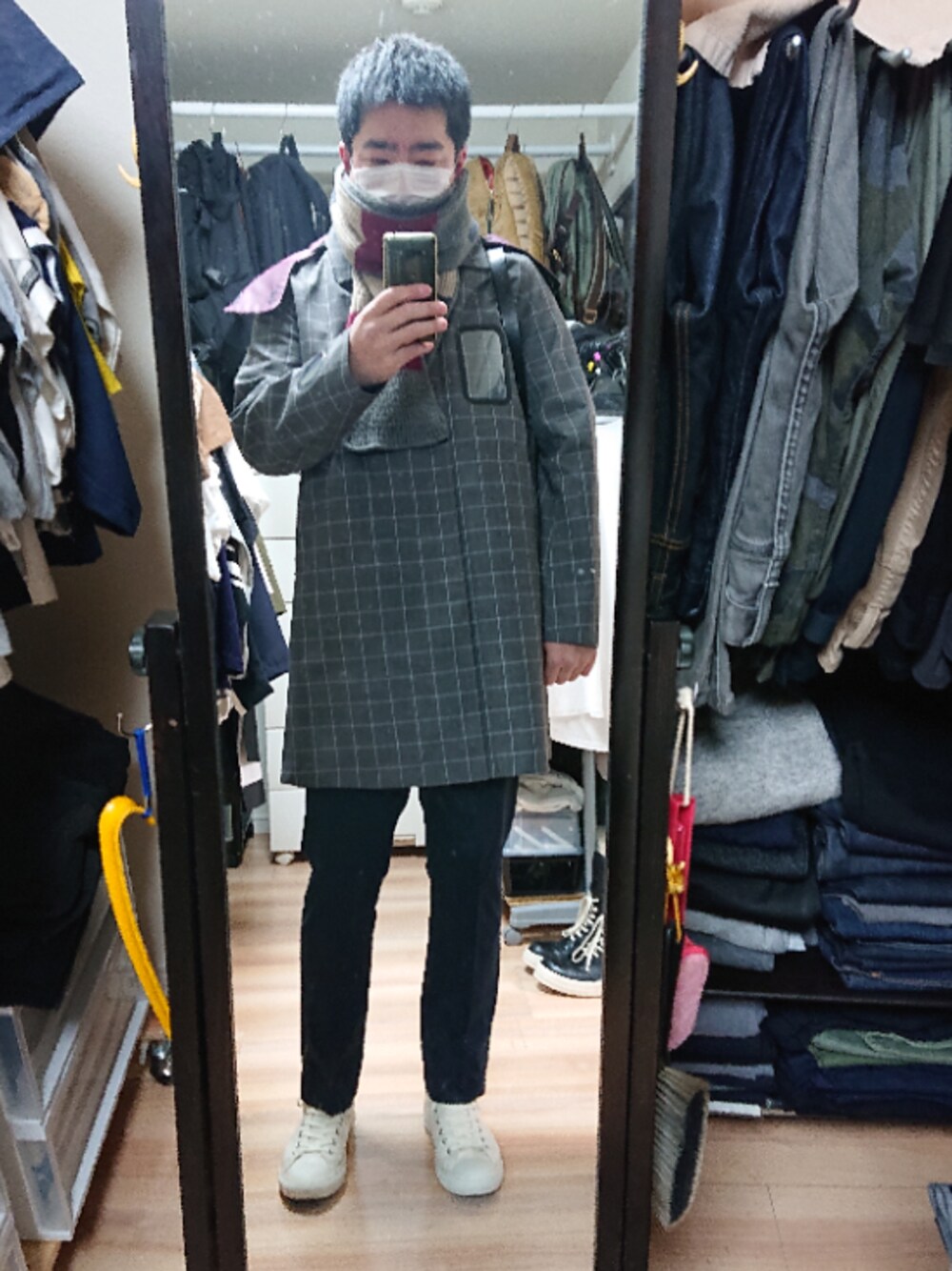 「STUSSYのアイテム（マフラー、グレー系）」を使った、高さん（メンズ・176cm）の冬コーディネートの1枚目の写真