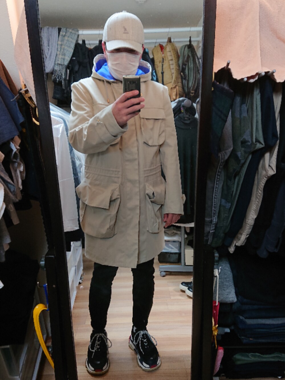 「BEAMSのダメージパンツ（その他パンツ、ブラック系）」を使った、高さん（メンズ・176cm）の冬コーディネートの1枚目の写真
