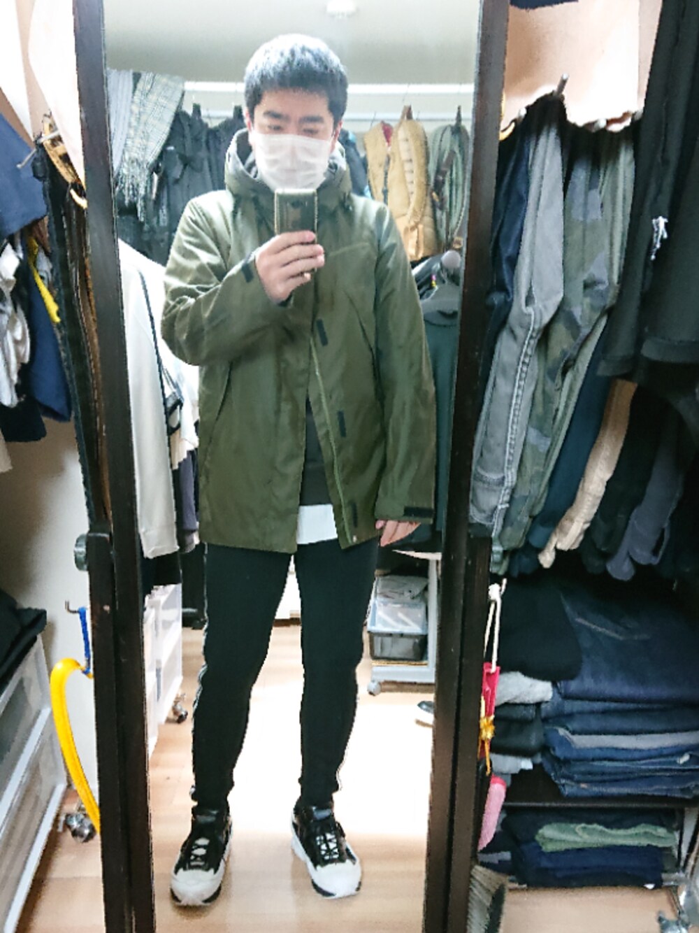 「adidas by RAF SIMONSの【adidas by RafSimons/アディダスバイラフシモンズ】スニーカー（スニーカー、ホワイト系）」を使った、高さん（メンズ・176cm）の春コーディネートの1枚目の写真