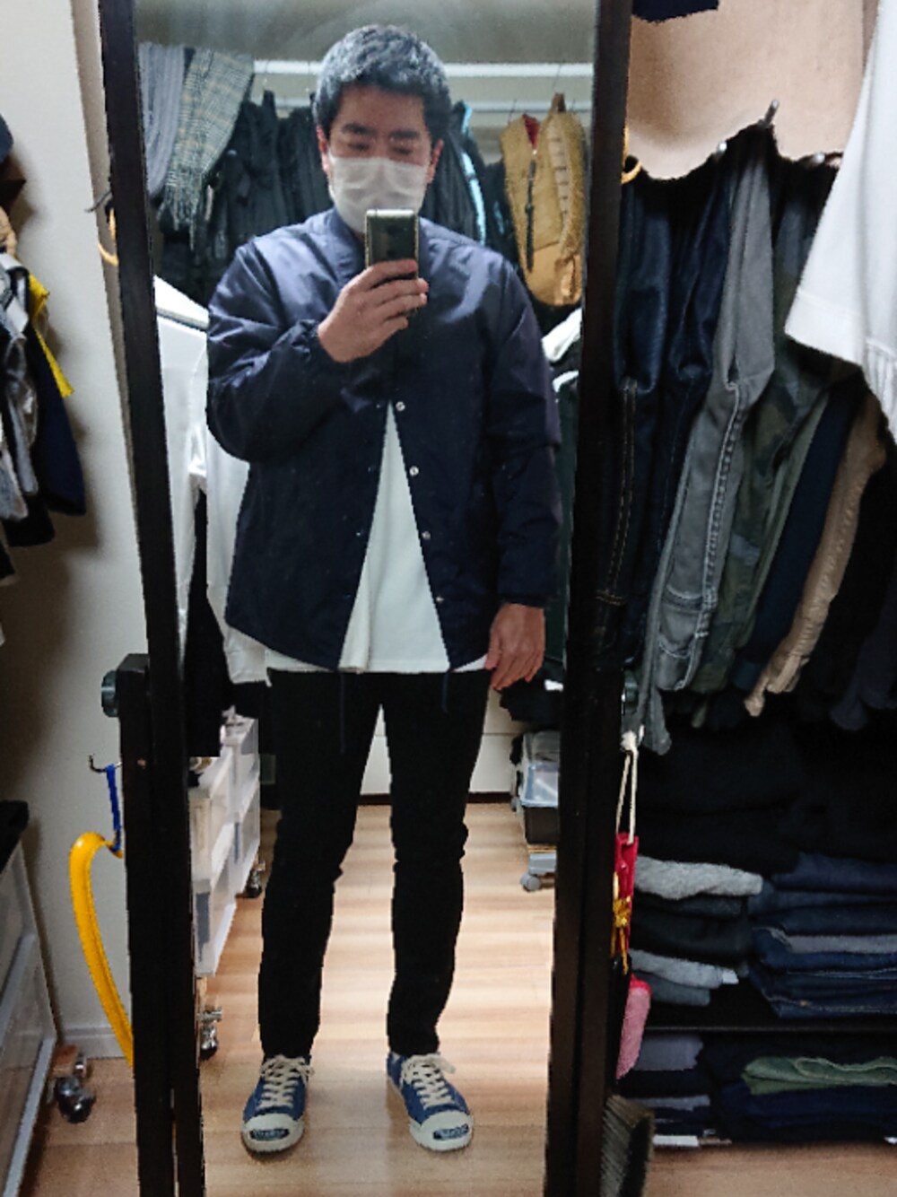 「TAKAHIROMIYASHITATheSoloIst.のthe soloist × UNDERCOVER（スニーカー、ブルー系）」を使った、高さん（メンズ・176cm）の春コーディネートの1枚目の写真