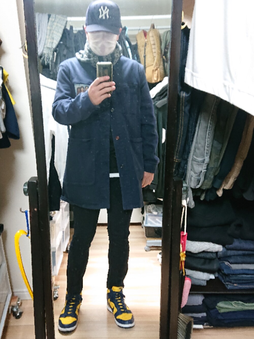 「STUDIOUSの【STUDIOUS】ハイパワーストレッチウルトラフィットサテンスキニーパンツ（その他パンツ、ブルー系）」を使った、高さん（メンズ・176cm）の春コーディネートの1枚目の写真