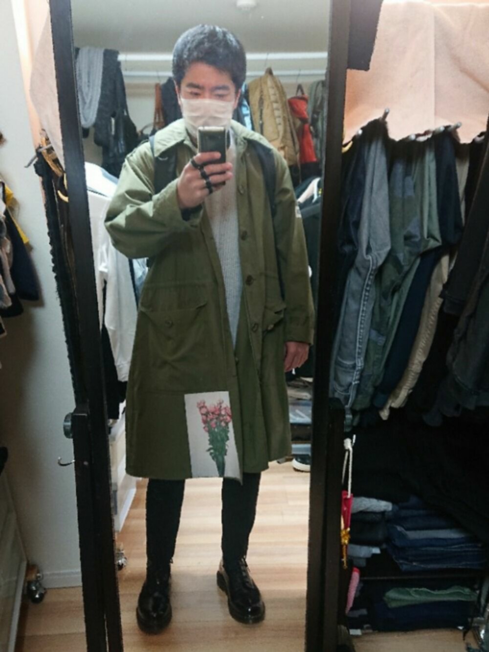 「Dr. MartensのDr.Martens/ドクターマーチン/1460 8HOLE BOOT -BLACK SMOOTH-（ブーツ、ブラック系）」を使った、高さん（メンズ・176cm）の春コーディネートの1枚目の写真