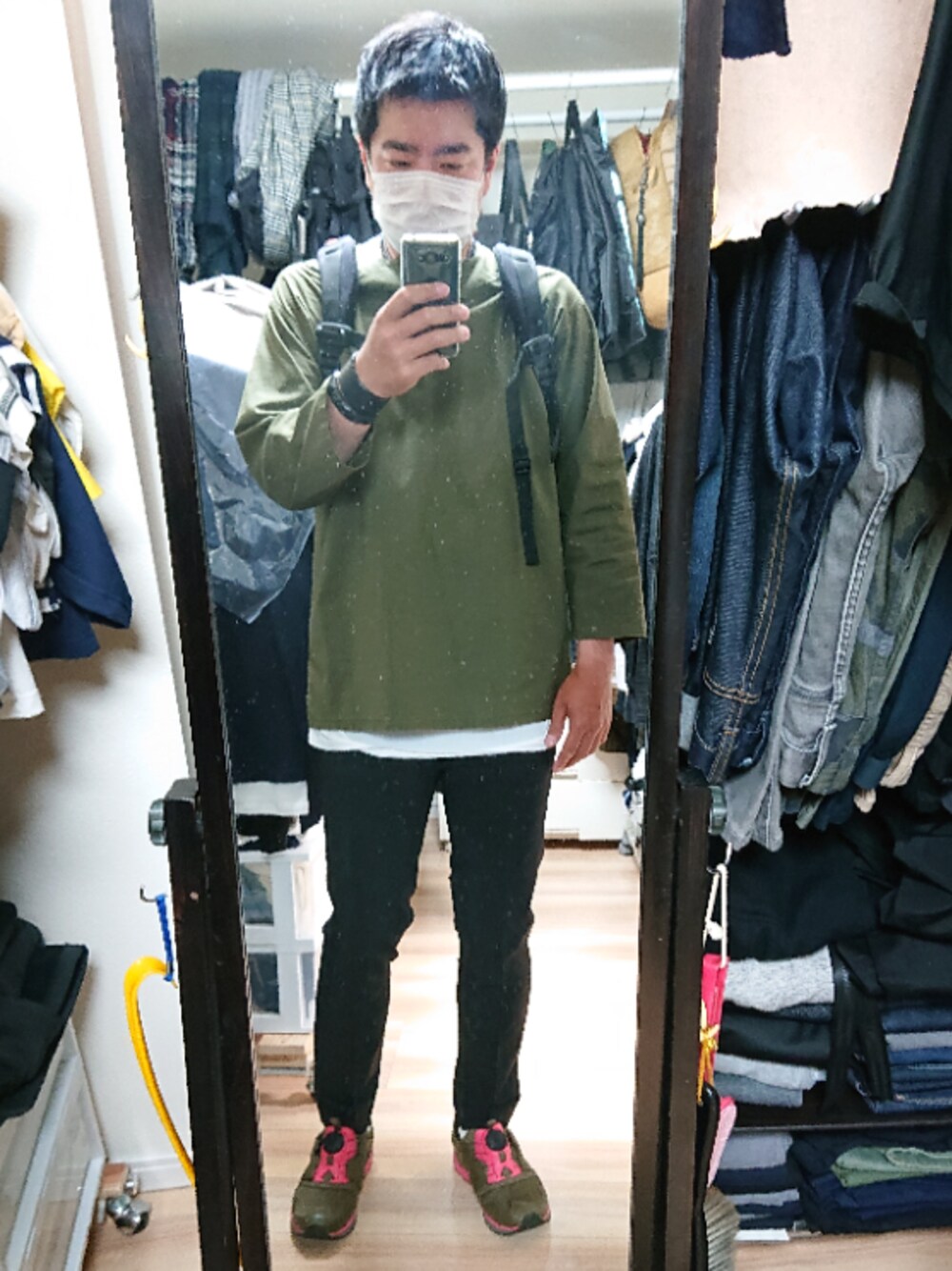 「STUDIOUSのSTUDIOUS ダブルクロスタックテーパードパンツ MADE IN JAPAN（チノパンツ、ブルー系）」を使った、高さん（メンズ・176cm）の春コーディネートの1枚目の写真