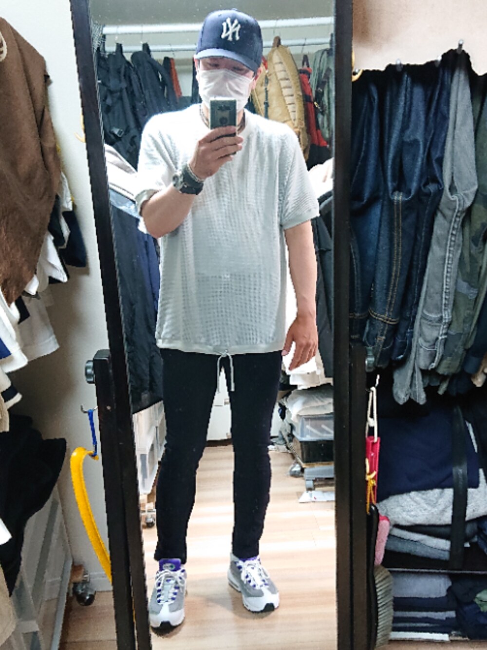 「NIKEのエアマックス95（スニーカー、ホワイト系）」を使った、高さん（メンズ・176cm）の夏コーディネートの1枚目の写真