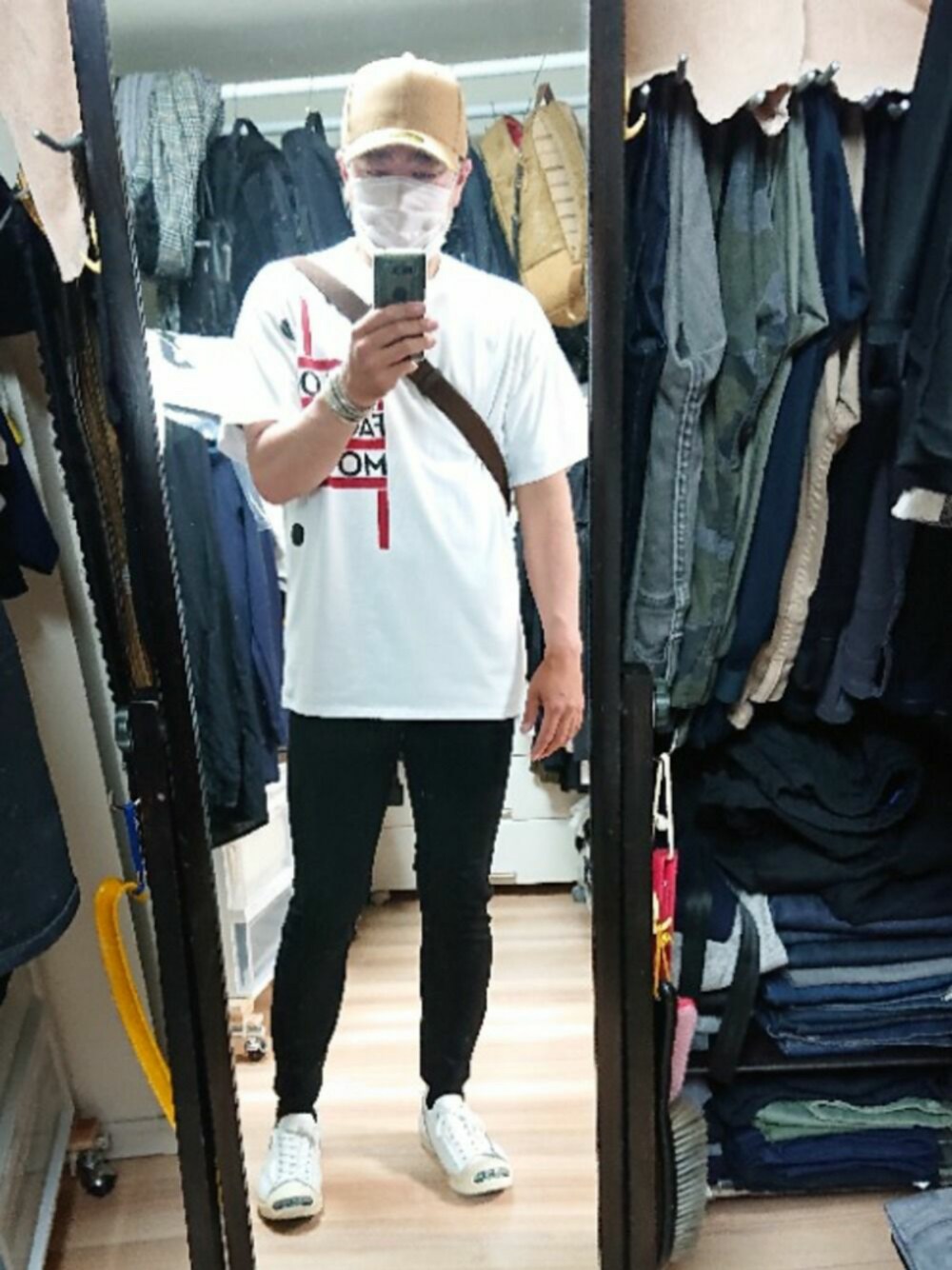 「UNDERCOVERのアイテム（スニーカー、ホワイト系）」を使った、高さん（メンズ・176cm）の夏コーディネートの1枚目の写真