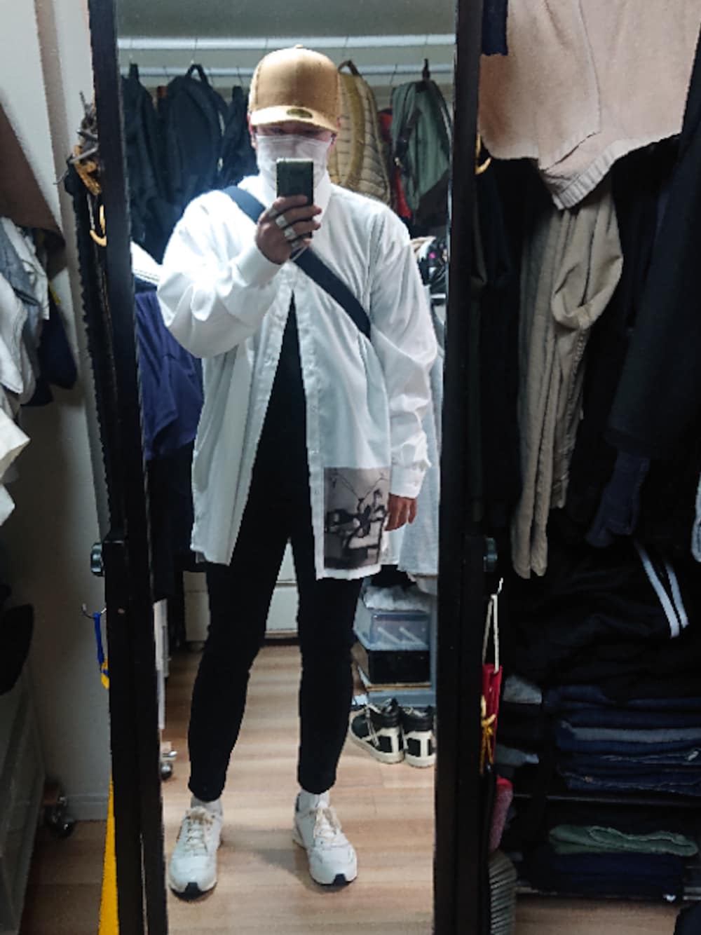 「foot the coacherのアイテム（スニーカー、ホワイト系）」を使った、高さん（メンズ・176cm）の秋コーディネートの1枚目の写真