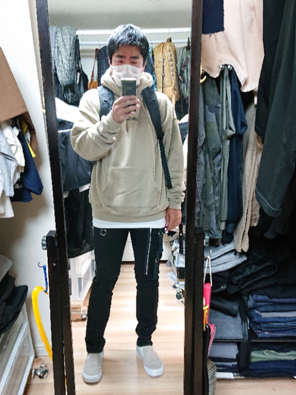 「FREAK'S STOREのWEB限定 KANGOL/カンゴール 別注ビッグシルエット ロゴ刺繍プルオーバーパーカー（パーカー、ベージュ系）」を使った、高さん（メンズ・176cm）の秋コーディネートの1枚目の写真