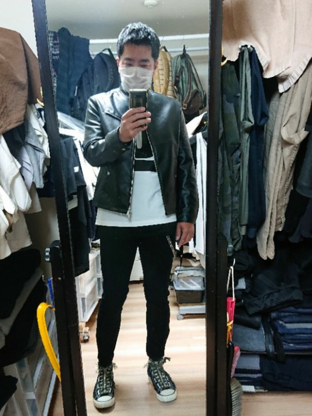 「URBAN RESEARCH Sonny Labelのシングルライダースジャケット（ライダースジャケット、ブラック系）」を使った、高さん（メンズ・176cm）の冬コーディネートの1枚目の写真