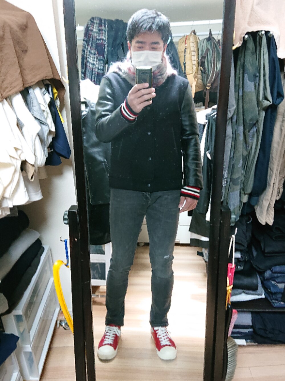 「UNDERCOVERのUCP9F03 - MAD ARCHIVES -（スニーカー、ホワイト系）」を使った、高さん（メンズ・176cm）の冬コーディネートの1枚目の写真
