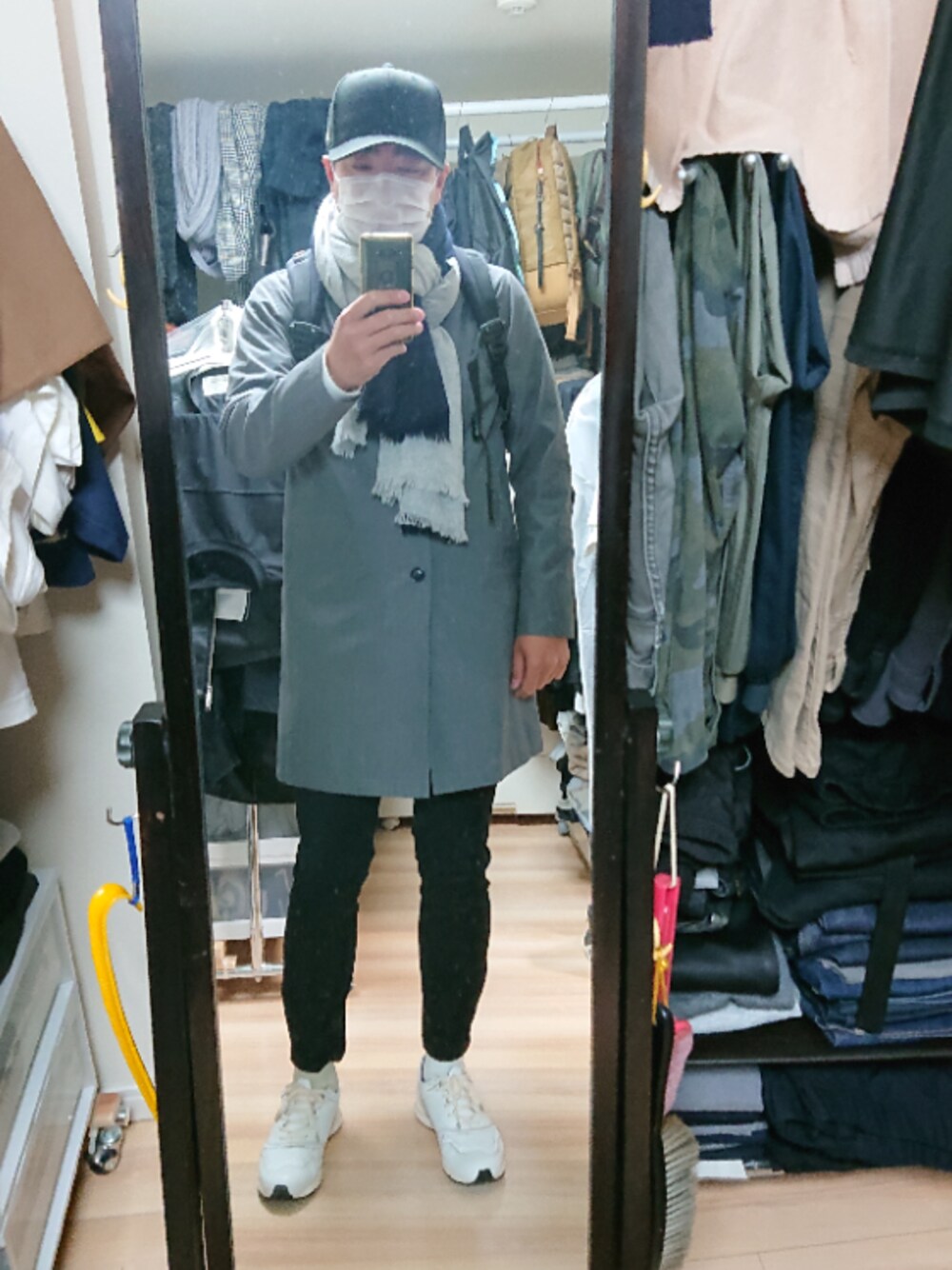 「foot the coacherのアイテム（スニーカー、ホワイト系）」を使った、高さん（メンズ・176cm）の冬コーディネートの1枚目の写真
