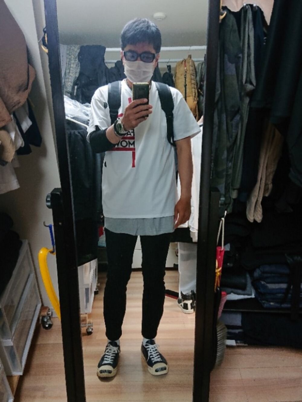 「UNDERCOVERのアイテム（スニーカー、ブルー系）」を使った、高さん（メンズ・176cm）の秋コーディネートの1枚目の写真