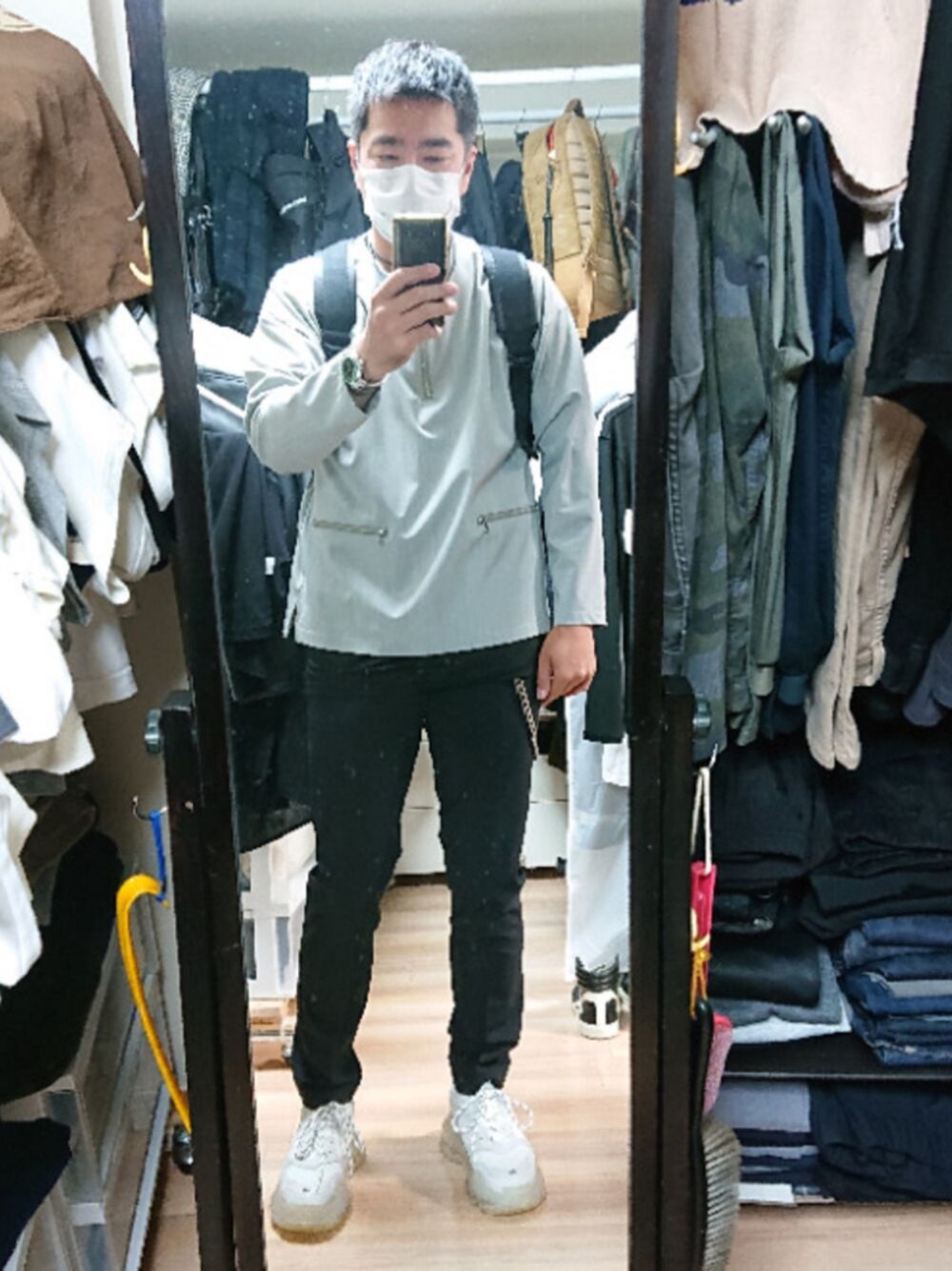 「BALENCIAGAのTriple S（スニーカー、ホワイト系）」を使った、高さん（メンズ・176cm）の秋コーディネートの1枚目の写真
