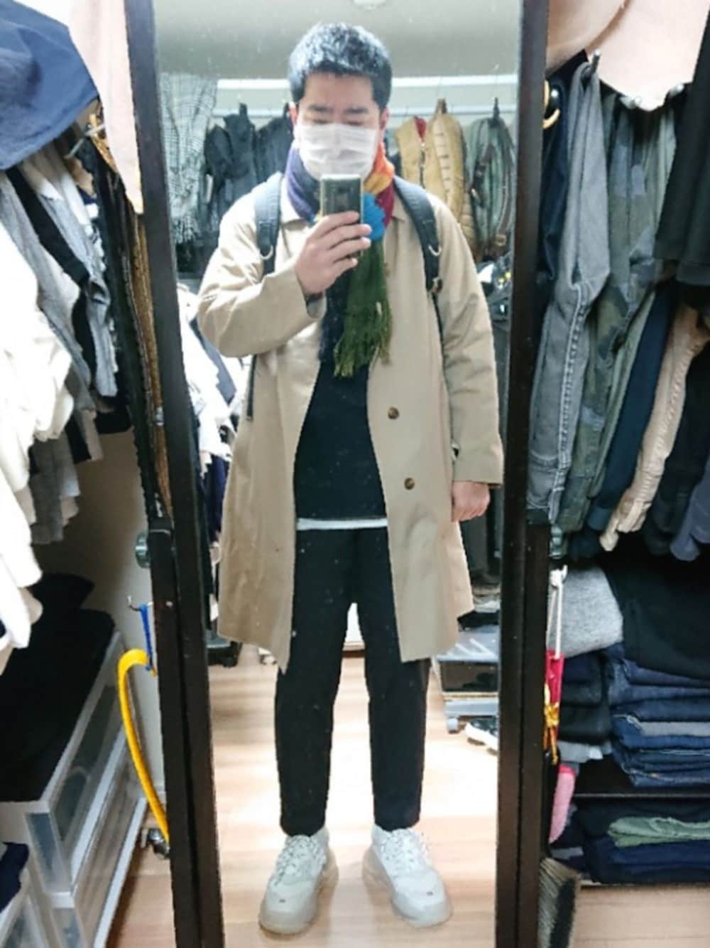 「BALENCIAGAのTriple S（スニーカー、ホワイト系）」を使った、高さん（メンズ・176cm）の冬コーディネートの1枚目の写真