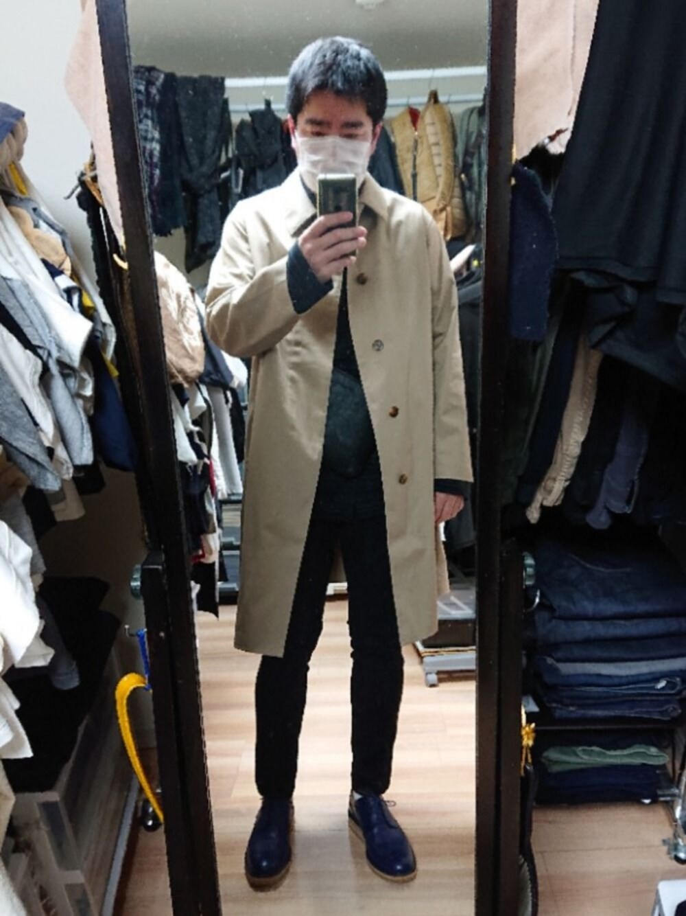 「JohnUNDERCOVERのアイテム（ドレスシューズ、ブルー系）」を使った、高さん（メンズ・176cm）の冬コーディネートの1枚目の写真