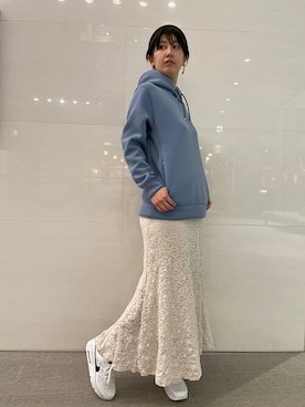 「アイテム（ニットキャップ/ビーニー、ブルー系）」を使った、吉岡さん（レディース・164cm）の冬コーディネート