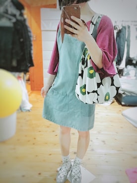 「シルバーシューズ」｜「アイテム（ジャンパースカート）」を使った、aminoさん（レディース・160cm）の春コーディネート