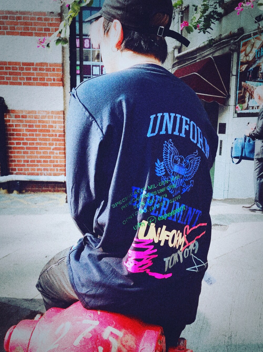 「uniform experiment」｜「uniform experimentのアイテム（トップス、ブラック系）」を使った、Kyle  Mokさん（メンズ・170cm）の冬コーディネートの1枚目の写真