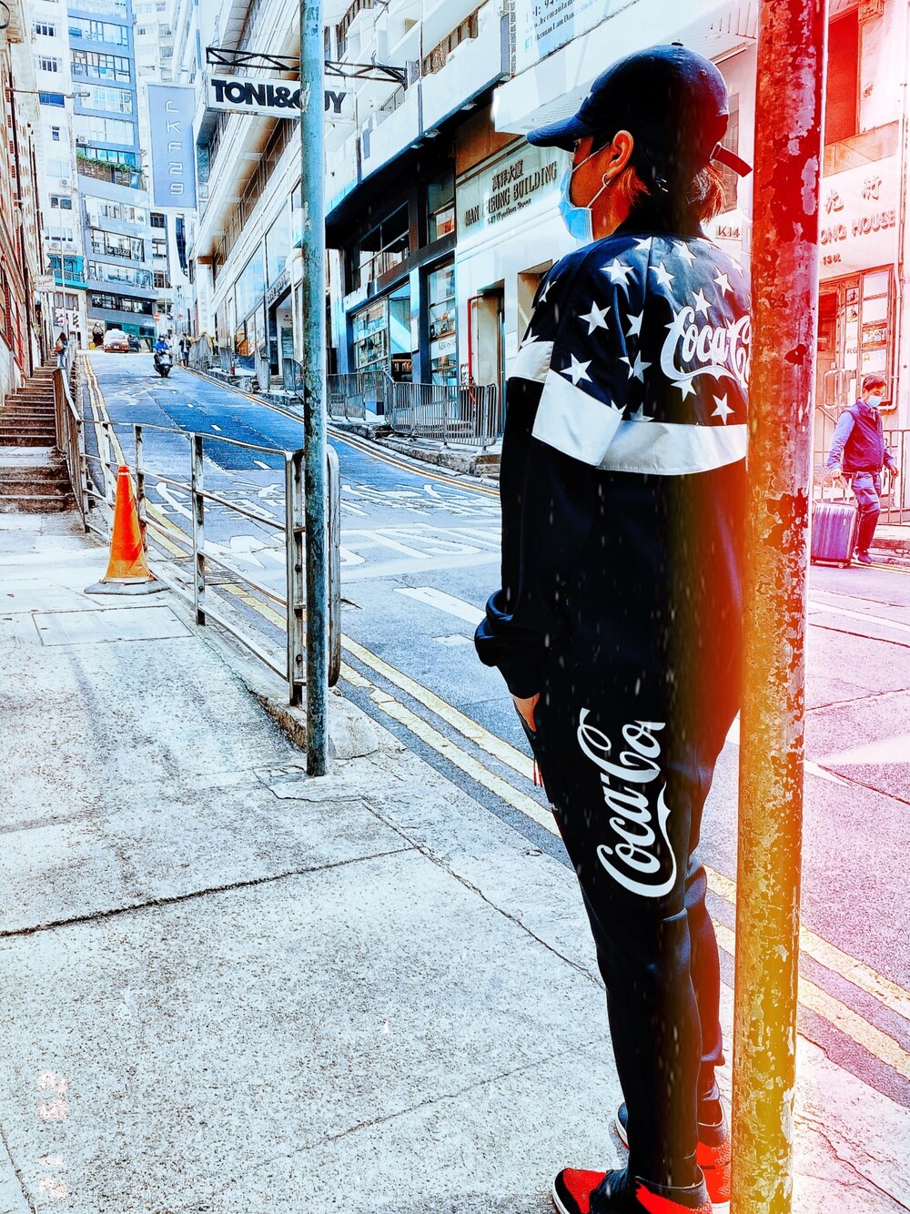 「ootd」｜「F.C.R.B.のアイテム（パーカー、ブラック系）」を使った、Kyle  Mokさん（メンズ・170cm）の冬コーディネートの1枚目の写真