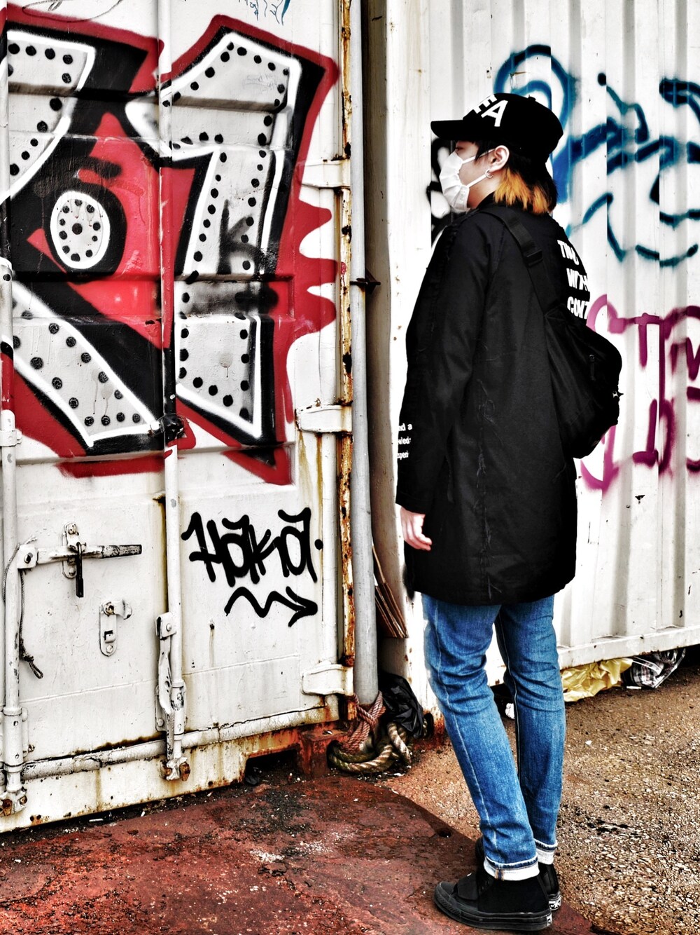 「ootd」｜「uniform experimentのアイテム（トップス、ブラック系）」を使った、Kyle  Mokさん（メンズ・170cm）の春コーディネートの1枚目の写真