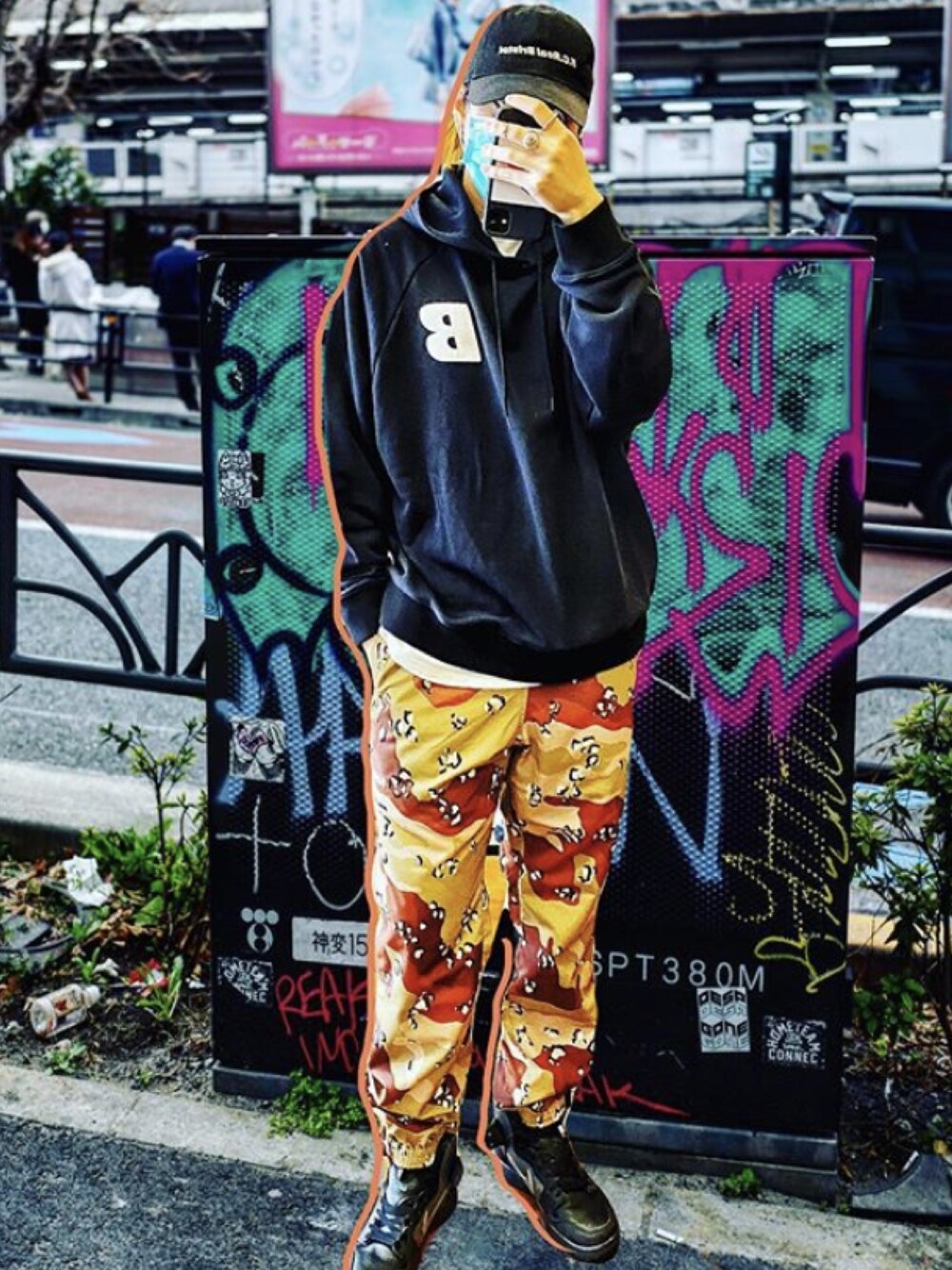 「ootd」｜「F.C.R.B.のアイテム（トップス、ブラック系）」を使った、Kyle  Mokさん（メンズ・170cm）の春コーディネートの1枚目の写真