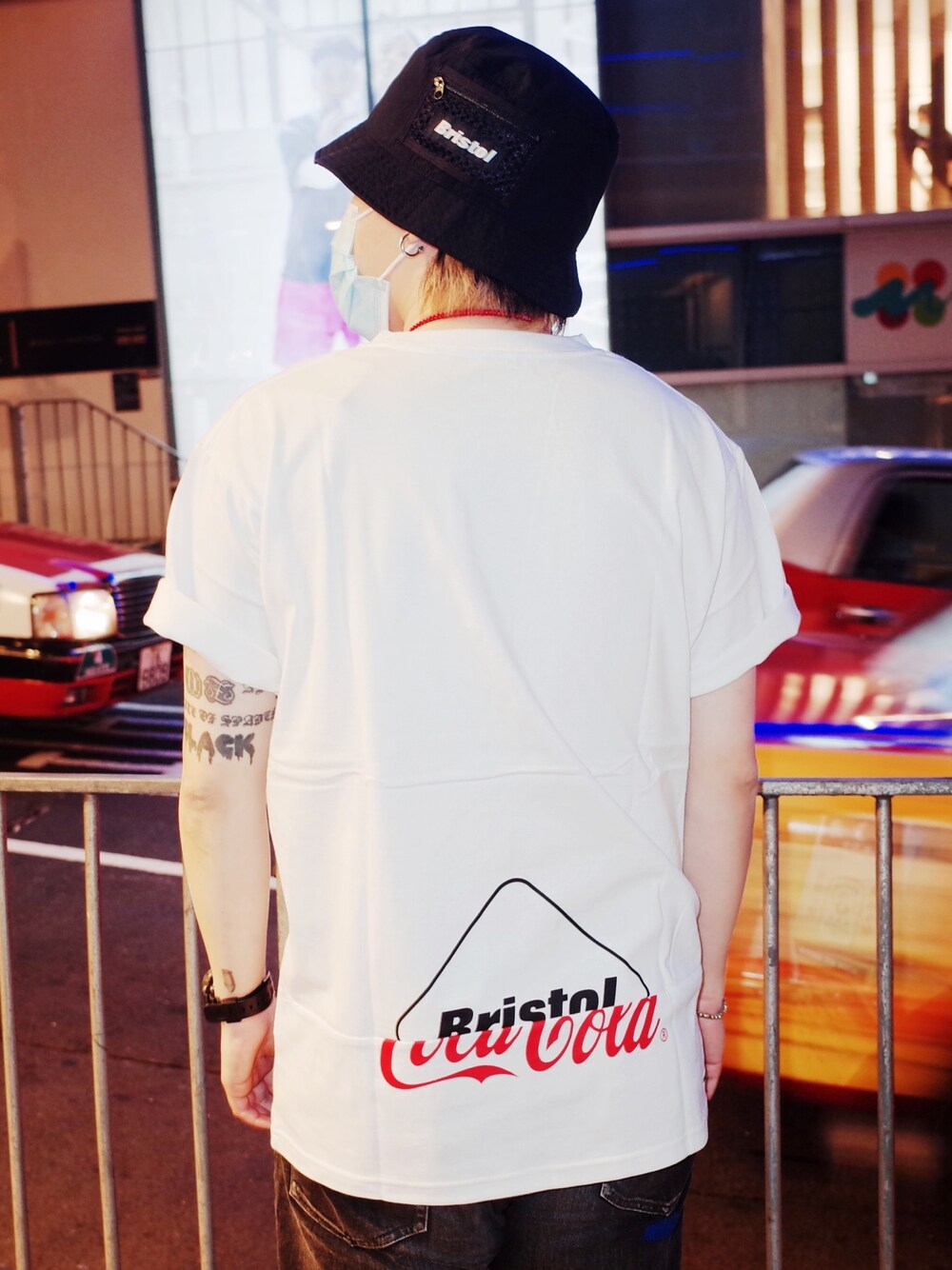 「ootd」｜「F.C.R.B.のアイテム（Tシャツ/カットソー、ホワイト系）」を使った、Kyle  Mokさん（メンズ・170cm）の春コーディネートの1枚目の写真