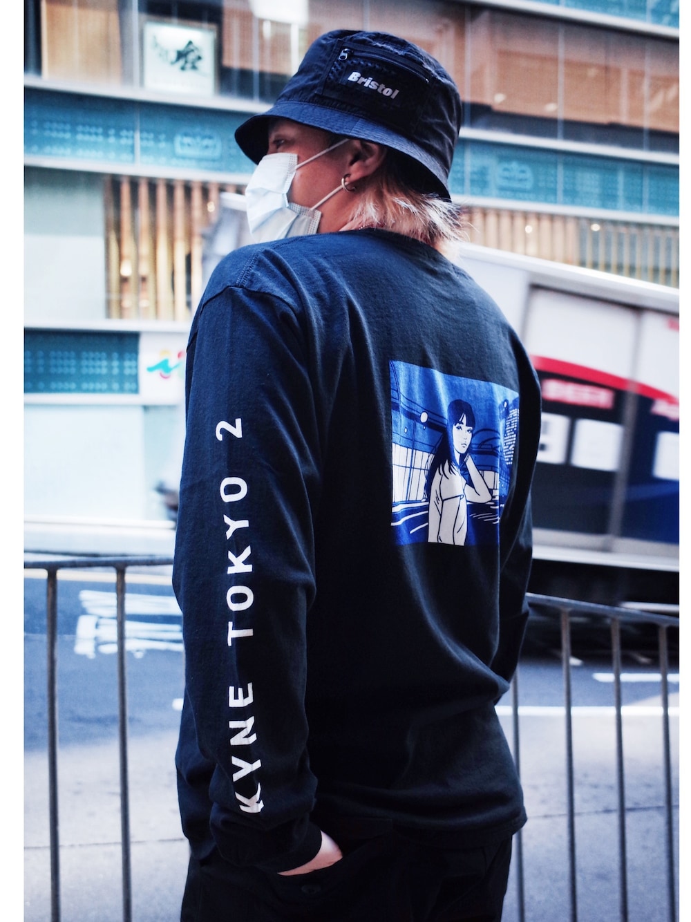 「ootd」｜「SOPHNET.のアイテム（Tシャツ/カットソー、ブラック系）」を使った、Kyle  Mokさん（メンズ・170cm）の夏コーディネートの1枚目の写真